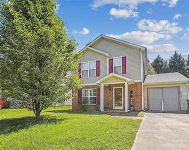 1143 Stonehenge Ln Charlotte, NC 28216