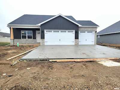 1304 Stoney Walk Way Chillicothe, IL 61523