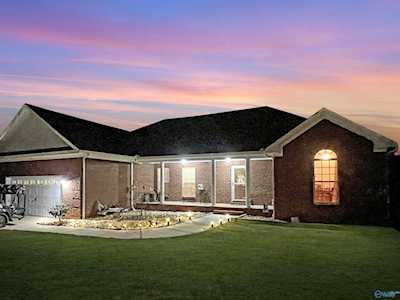108 Grassy Bank Drive New Market, AL 35761