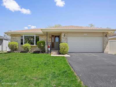 7061 Foster Rd Downers Grove, IL 60516