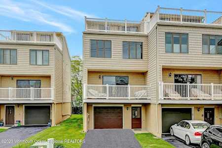 7 Meredith Ct Monmouth Beach, NJ 07750