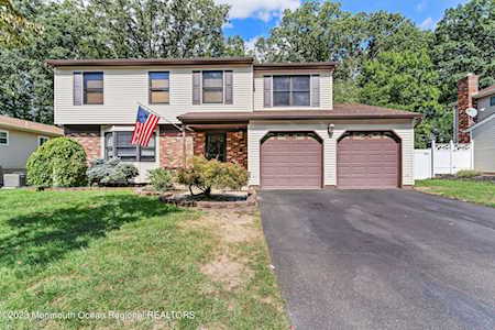 11 Deer Hollow Dr Howell, NJ 07731