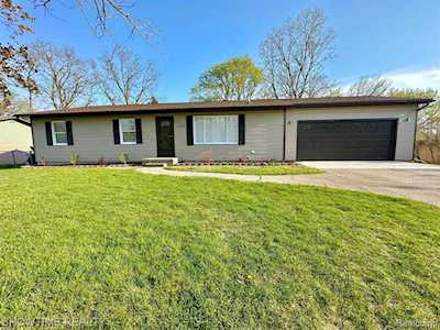 31213 Lamar St Farmington Hills, MI 48336