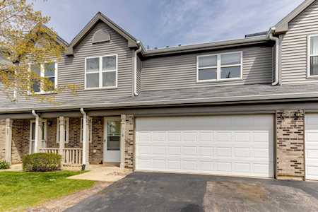 718 E Whispering Oaks Dr Palatine, IL 60074