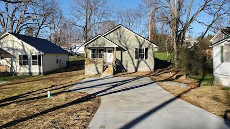 505 W Chestnut St Dickson, TN 37055