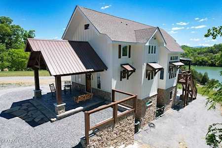 3903 Island View Rd Sevierville, TN 37876