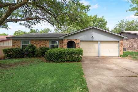 5916 Westcrest Drive W Edgecliff Village, TX 76134