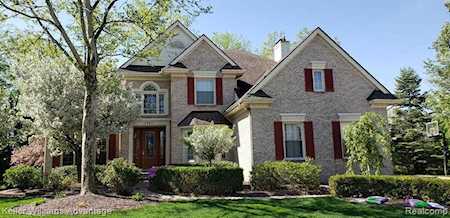 37211 Curtis Rd Livonia, MI 48152