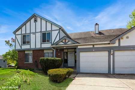 12 Wake Robin Ct #101 Woodridge, IL 60517