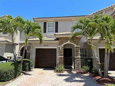 9285 SW 220th Ter Cutler Bay, FL 33190