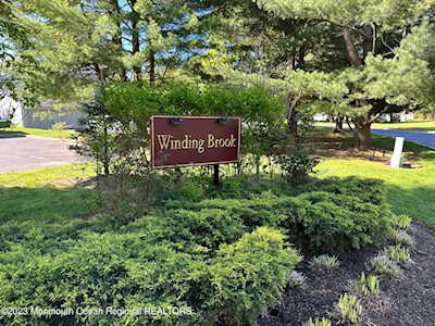14 Dawn Ct Tinton Falls, NJ 07724