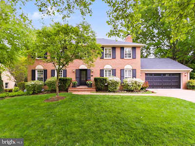 407 Ayr Hill Ave NE Vienna, VA 22180
