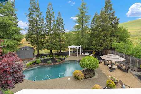 390 Edinburgh Cir Danville, CA 94526