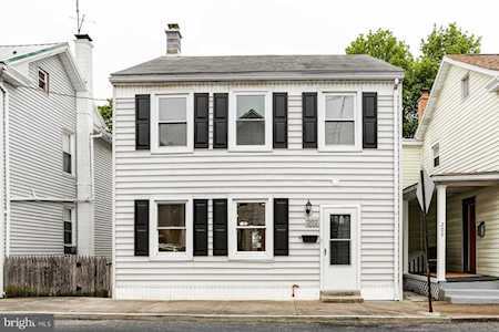 202 E Locust St Mechanicsburg, PA 17055