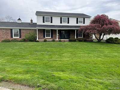 1119 Townline Court Grand Blanc, MI 48439