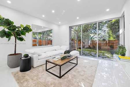1010 SW 22nd St #1 Miami, FL 33129