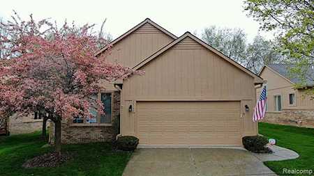 35193 Knollwood Ln Farmington Hills, MI 48335