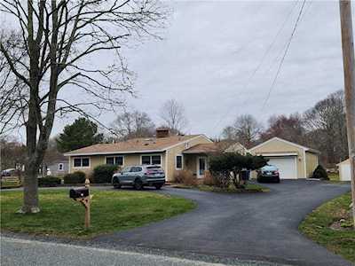 27 Gibson Ave Narragansett, RI 02882