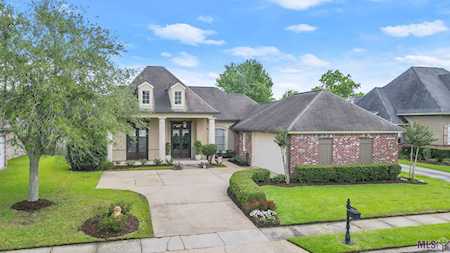 9059 Spring Grove Dr Baton Rouge, LA 70809