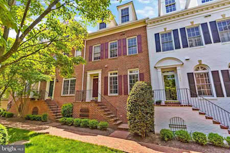 8845 Ashgrove House Ln Vienna, VA 22182