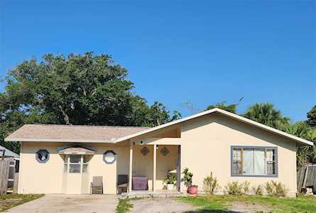 2912 3rd St E Bradenton, FL 34208