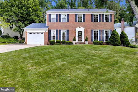 8709 Nanlee Dr Springfield, VA 22152