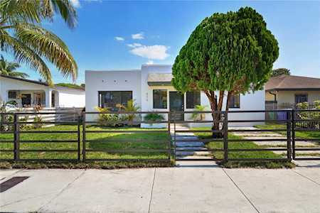 820 NW 49th St Miami, FL 33127