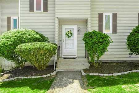 100 Spring Ln Suffield, CT 06078