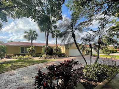 8451 Dundee Ter Miami Lakes, FL 33016
