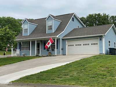 105 Hardwick Ln Lenoir City, TN 37771