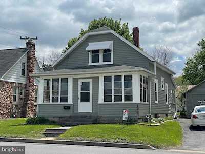122 E College Ave Pleasant Gap, PA 16823