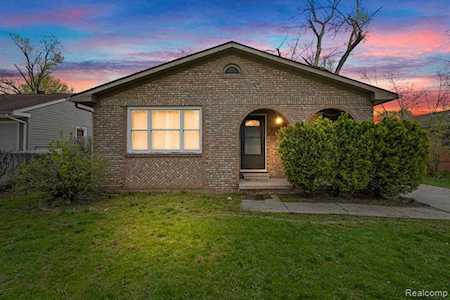21312 Seminole St Southfield, MI 48033