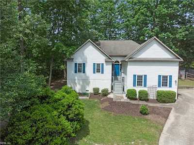 3826 Fox Hollow Williamsburg, VA 23188