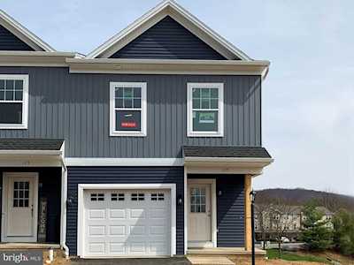 125 Highpoint Park Dr Pleasant Gap, PA 16823