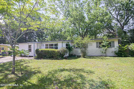 7032 Arques RD Jacksonville, FL 32205