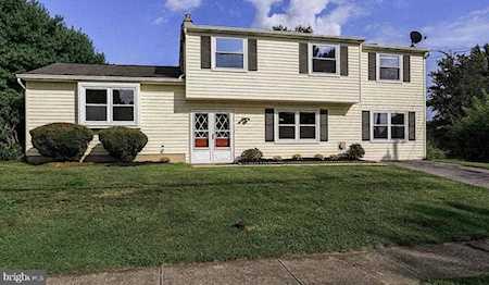 5815 Clarkson Dr East Petersburg, PA 17520