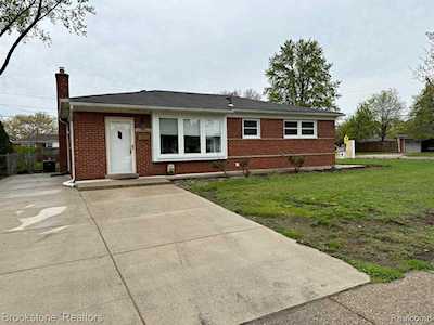 35645 Parkdale St Livonia, MI 48150