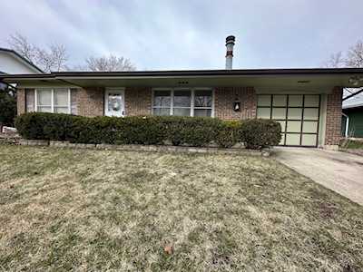 157 Oakwood Dr Bolingbrook, IL 60440