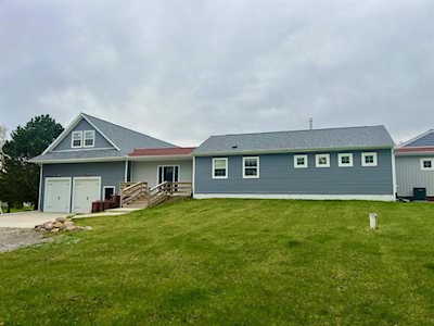 302 Valley Street Fenton, MI 48430