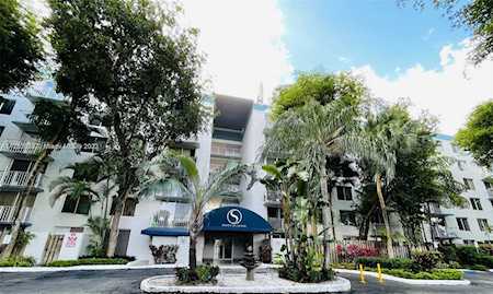 1740 NW N River Dr #612 Miami, FL 33125