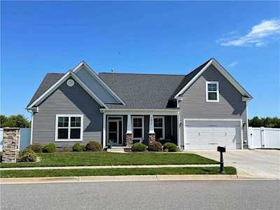1652 Teton Ct Chesapeake, VA 23320