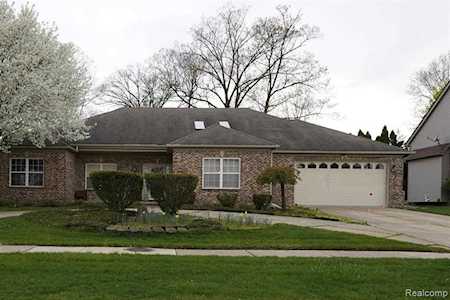 2916 Tanglewood Dr Wayne, MI 48184