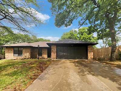 5201 Andalusia Court Arlington, TX 76017