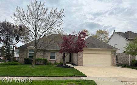 6450 Gallery Dr Canton Twp, MI 48187