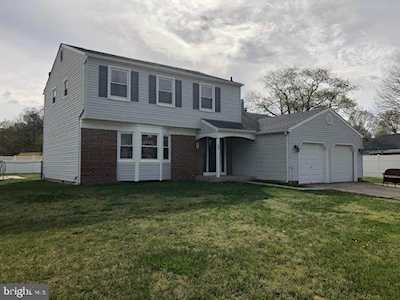 207 Hampshire Dr Woodbury, NJ 08096