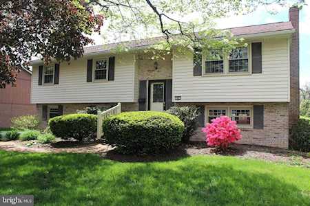 42 Meadow View Dr Leola, PA 17540