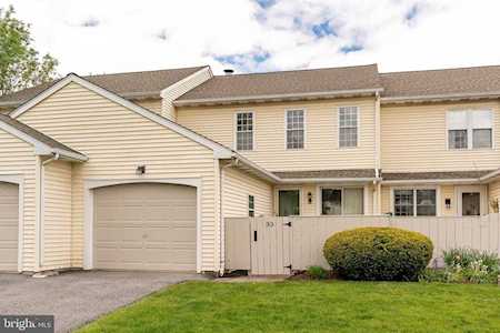33 Spring Walk Ct Lancaster, PA 17601