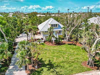 567 N Yachtsman Dr Sanibel, FL 33957