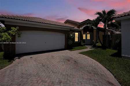 8062 SW 158th Ave Miami, FL 33193