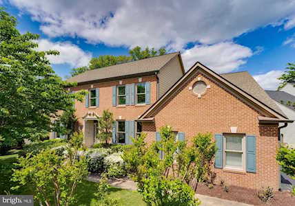 2012 Annies Way Vienna, VA 22182